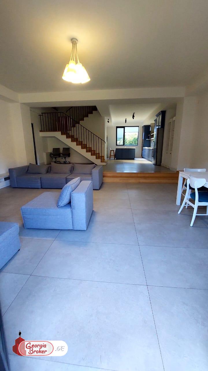 იყიდება ახალი გარემონტებული 7 ოთახიანი სახლი დიღომი 8ში